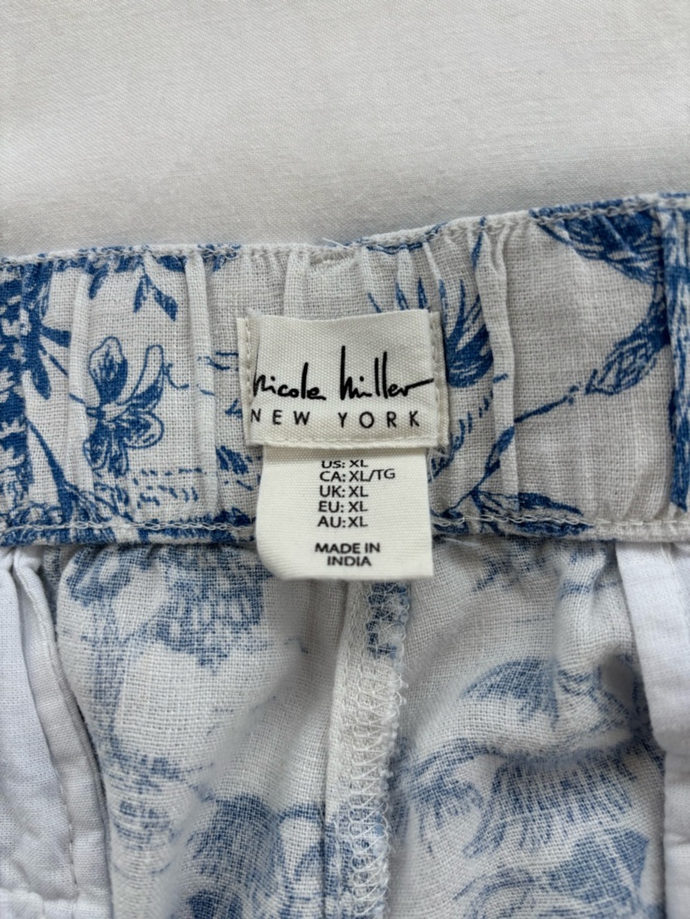 Linen shorts, blue/ white floral - Picture 4 of 7